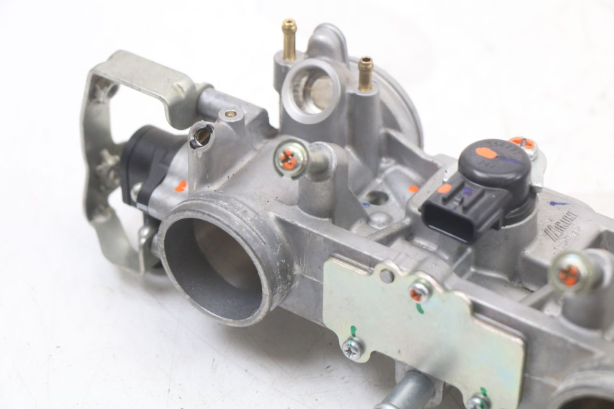 photo de INJECTION THROTTLE BODIES ROYAL ENFIELD CONTINENTAL GT 650 (2019 - 2024) - Zoom on usage condition