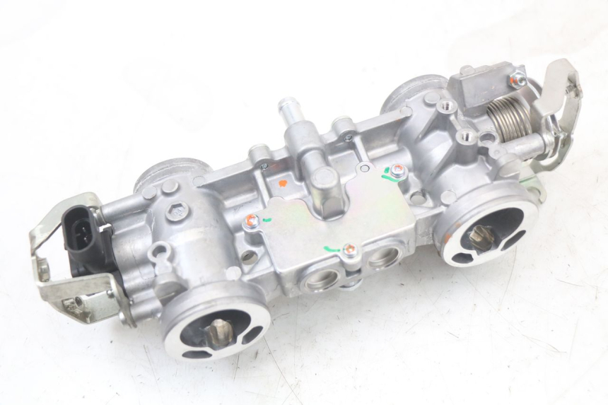 photo de INJECTION THROTTLE BODIES ROYAL ENFIELD CONTINENTAL GT 650 (2019 - 2024) - Fixing points details