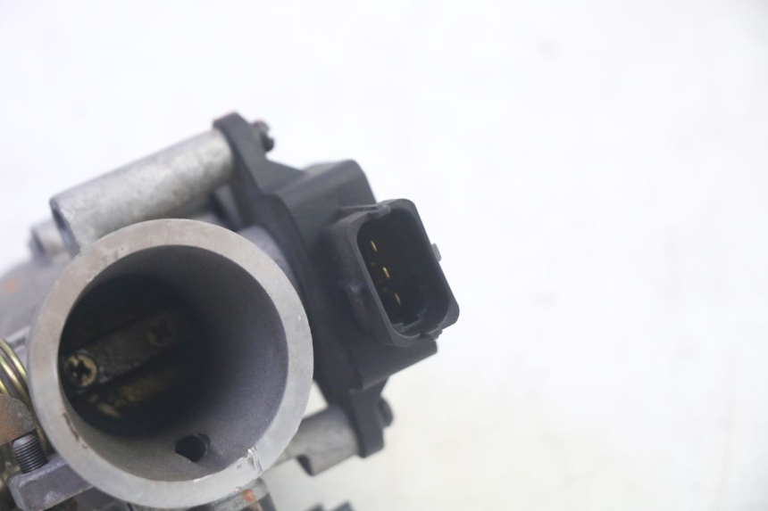photo de INJECTION THROTTLE BODIES DAELIM S1 125 (2007 - 2016) - Surface and material condition