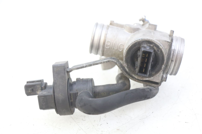 photo de INJECTION THROTTLE BODIES PEUGEOT SATELIS COMPRESSOR K15 125 (2006 - 2009) - Fixing points details