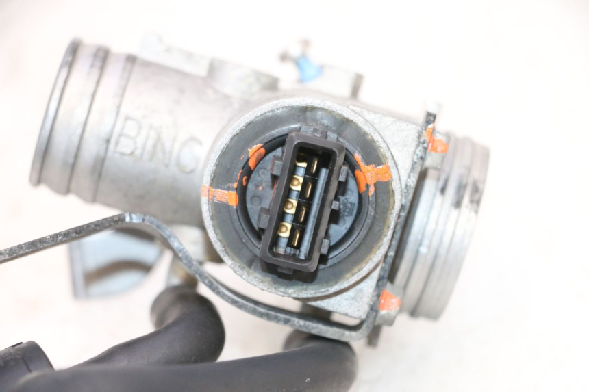 photo de INJECTION THROTTLE BODIES PEUGEOT SATELIS COMPRESSOR K15 125 (2006 - 2009) - Fixing points details