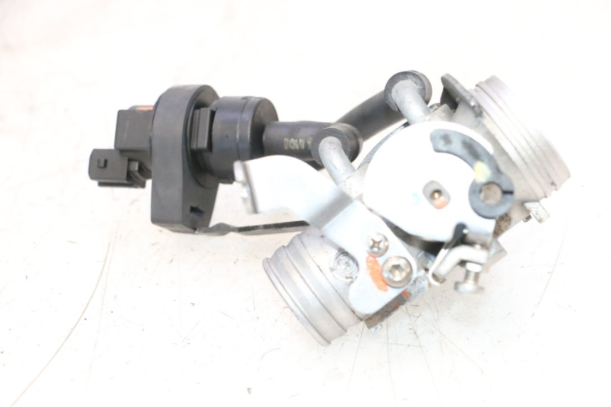 photo de INJECTION THROTTLE BODIES PEUGEOT SATELIS COMPRESSOR K15 125 (2006 - 2009) - Surface and material condition