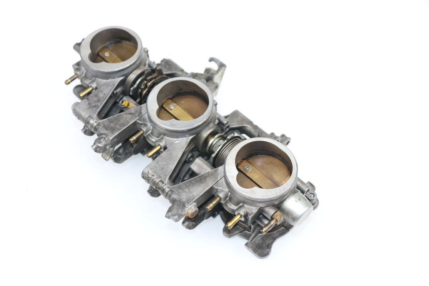 photo de INJECTION THROTTLE BODIES TRIUMPH STREET TRIPLE 675 (2007 - 2012) - Surface and material condition