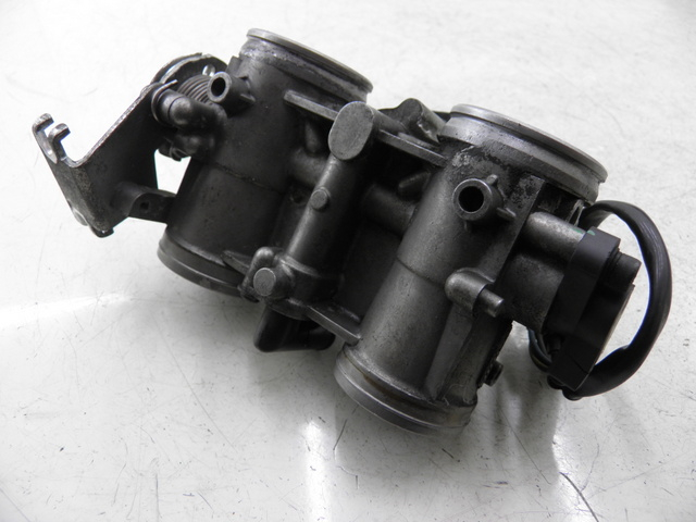 photo de INJECTION THROTTLE BODIES SUZUKI BURGMAN EXECUTIVE 650 (2008 - 2010) - Additional view of the item