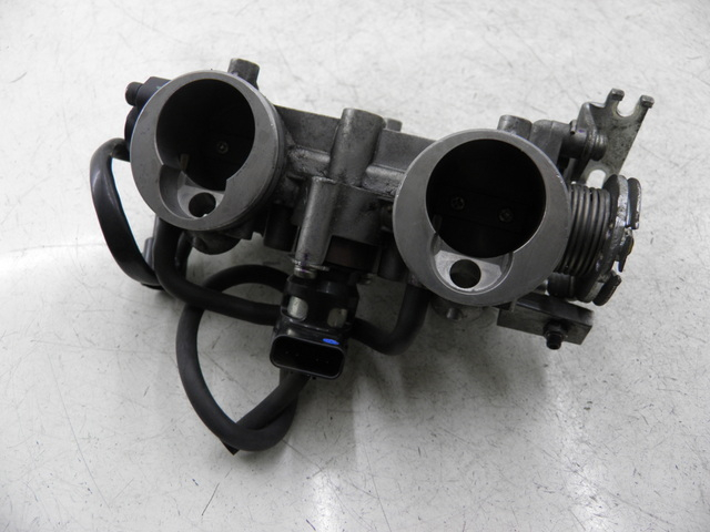 photo de INJECTION THROTTLE BODIES SUZUKI BURGMAN EXECUTIVE 650 (2008 - 2010) - Fixing points details