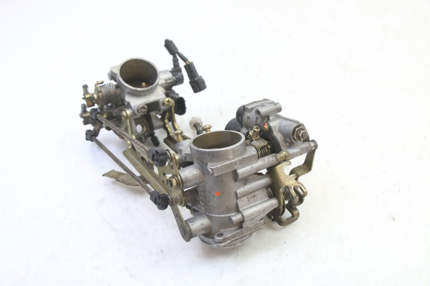 photo de INJECTION THROTTLE BODIES SUZUKI SV S 650 (2003 - 2009) - Alternative perspective