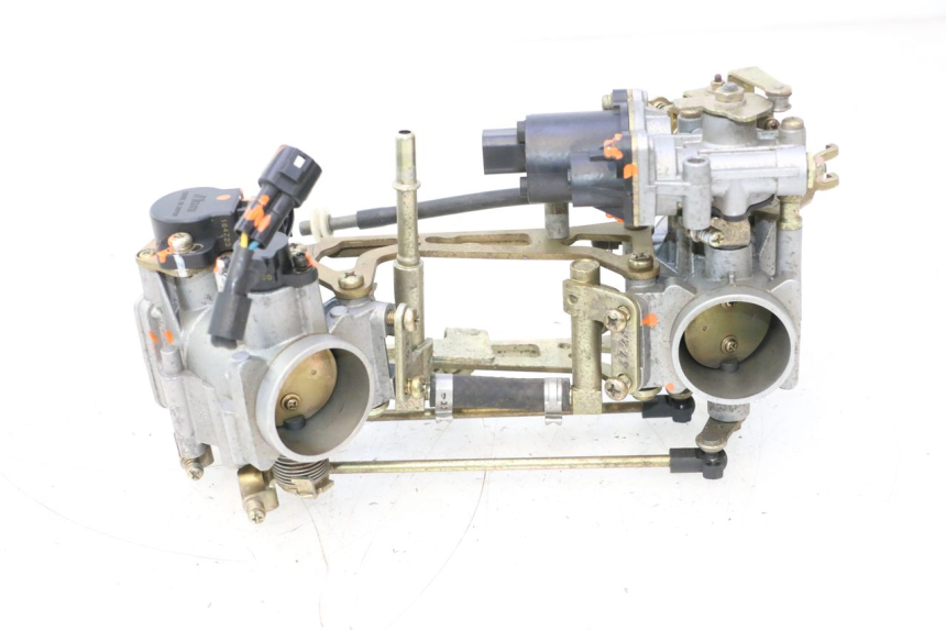 photo de INJECTION THROTTLE BODIES SUZUKI SV S 650 (2003 - 2009) - Fixing points details