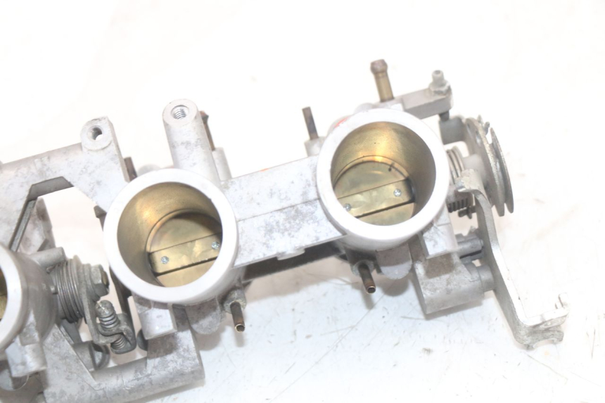 photo de INJECTION THROTTLE BODIES YAMAHA XJ6 ABS 600 (2008 - 2016) - Surface and material condition