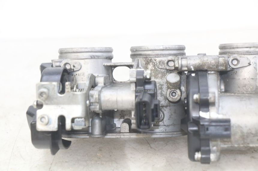 photo de INJECTION YAMAHA YZF R1 1000 (2007 - 2008) - Fixing points details