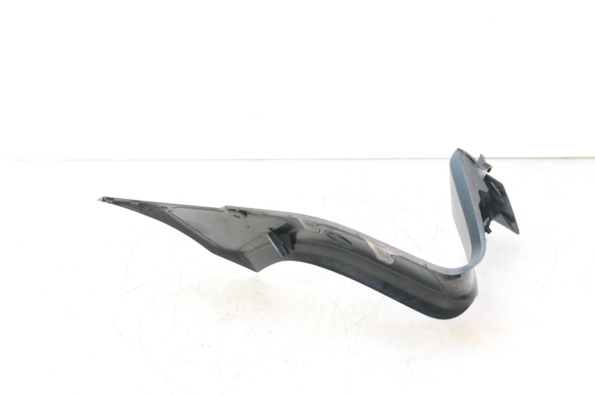 photo de RIGHT INNER FRONT FAIRING YAMAHA FZ8 800 (2010 - 2016) - Technical close-up