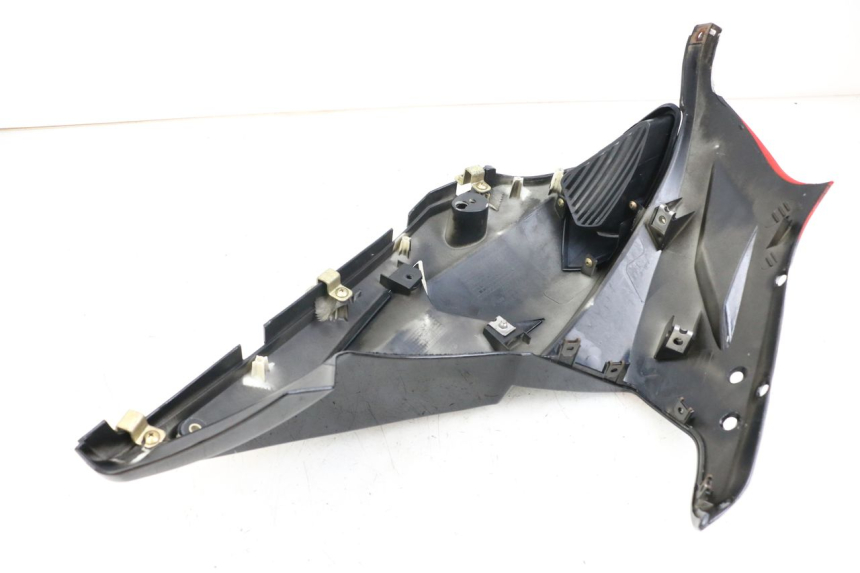 photo de RIGHT INNER FRONT FAIRING HYOSUNG GTR 125 (2006 - 2008) - Fixing points details