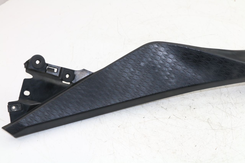 photo de RIGHT INNER FRONT FAIRING KAWASAKI NINJA 300 (2012 - 2017) - Technical close-up