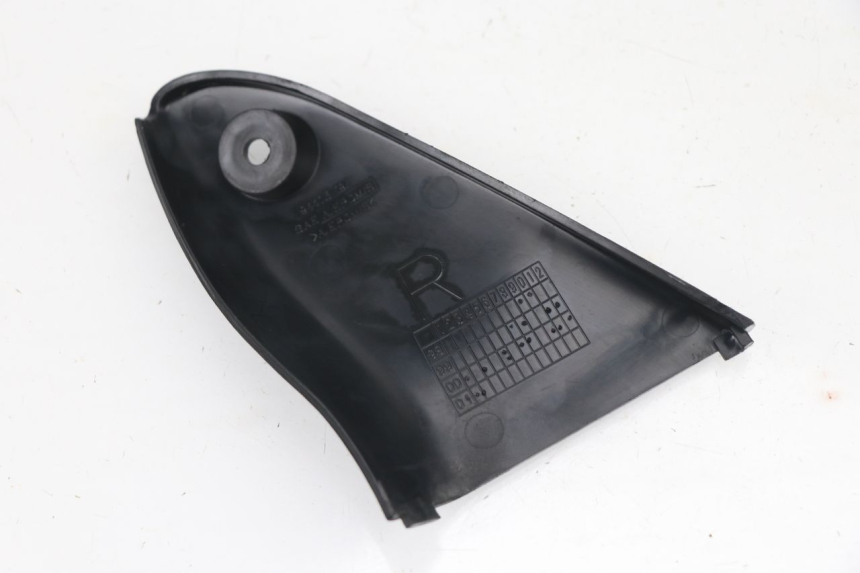 photo de RIGHT INNER FRONT FAIRING SUZUKI SV S 650 (1999 - 2002) - Zoom on usage condition