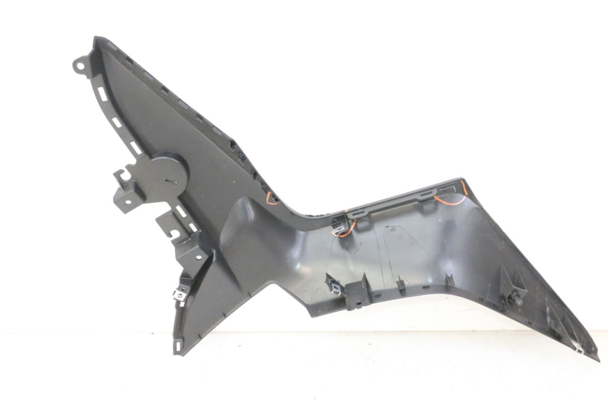 photo de RIGHT INNER FRONT FAIRING YAMAHA XMAX X-MAX 125 (2021 - 2025) - Alternative perspective