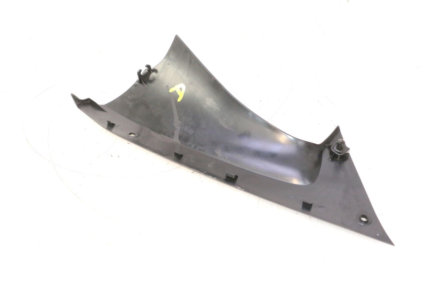 photo de RIGHT INNER FRONT FAIRING YAMAHA YZF R6 600 (2008 - 2009) - Technical close-up