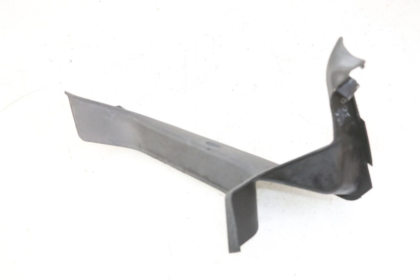 photo de LEFT INNER FRONT FAIRING HONDA CBF 125 (2009 - 2015) - Technical close-up