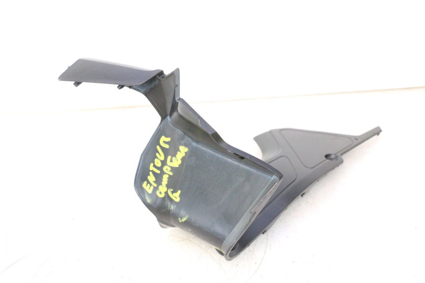 photo de LEFT INNER FRONT FAIRING YAMAHA FZ8 800 (2010 - 2016) - Zoom on usage condition