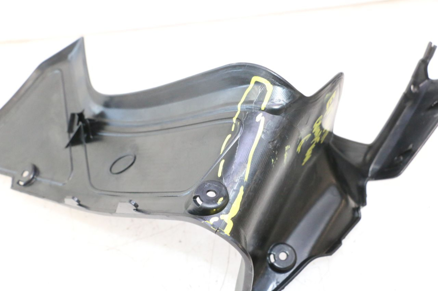 photo de LEFT INNER FRONT FAIRING YAMAHA FZ8 800 (2010 - 2016) - Fixing points details