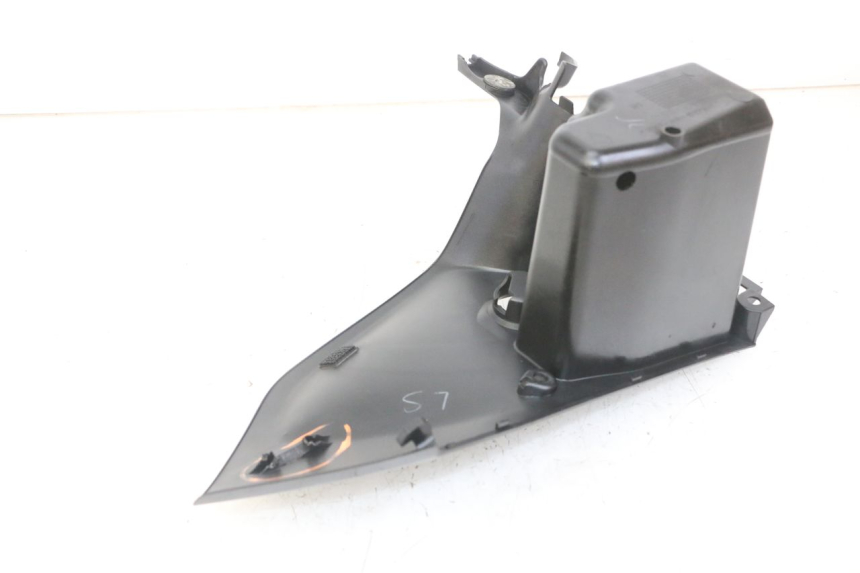 photo de LEFT INNER FRONT FAIRING HONDA NTV DEAUVILLE ABS 700 (2007 - 2016) - Fixing points details