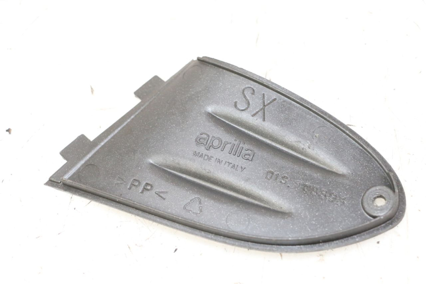 photo de LEFT INNER FRONT FAIRING APRILIA SR R 2T LC 50 (2018 - 2021) - Zoom on usage condition
