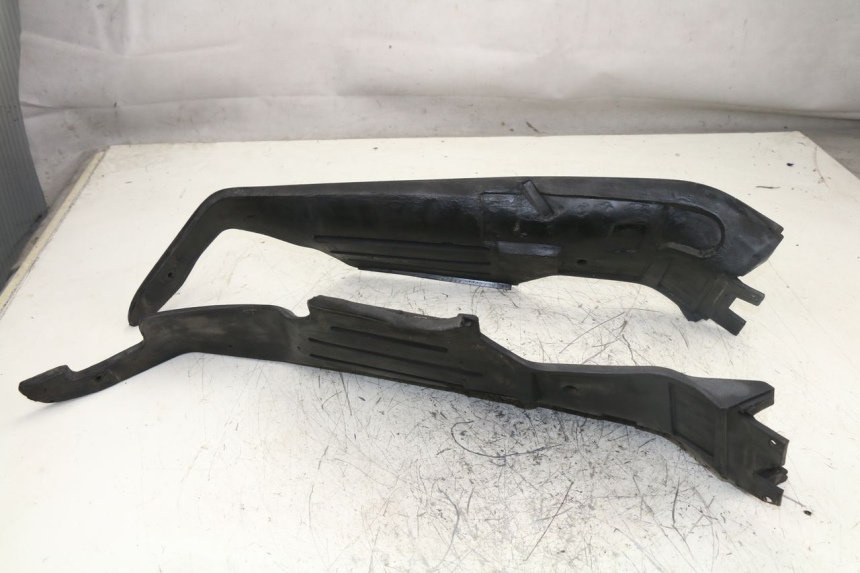 photo de INNER FRONT FAIRING BMW K 75 RT ABS 750 (1989 - 1997) - Fixing points details