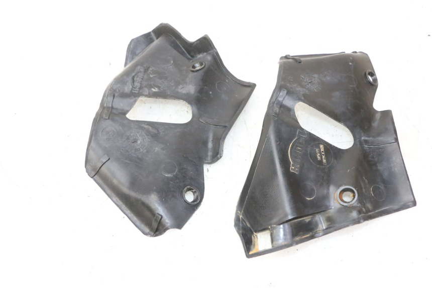 photo de INNER FRONT FAIRING TRIUMPH SPRINT 900 (1995 - 1998) - Fixing points details