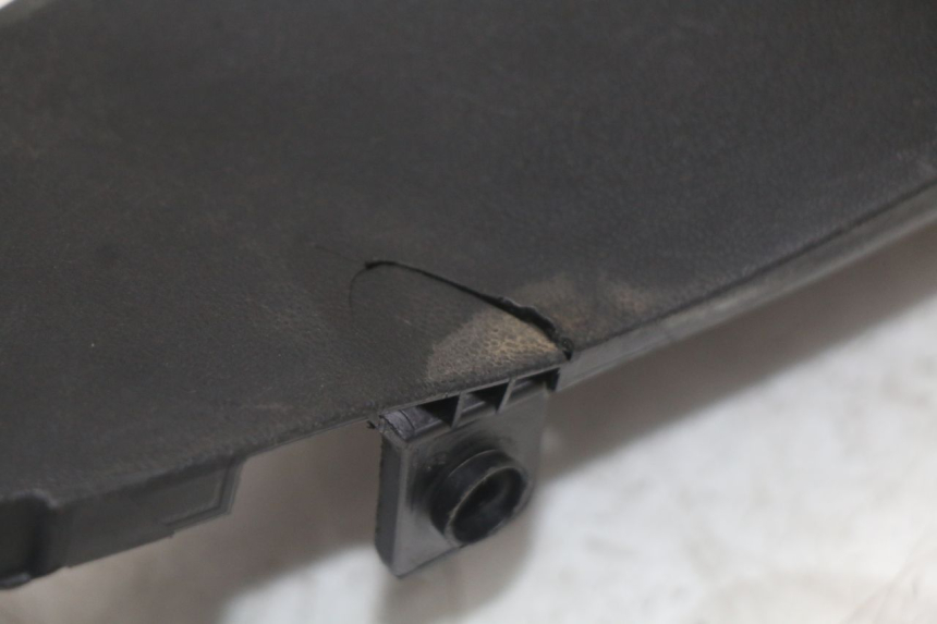 photo de INNER FRONT FAIRING SUZUKI GS F 500 (2004 - 2007) - Technical close-up