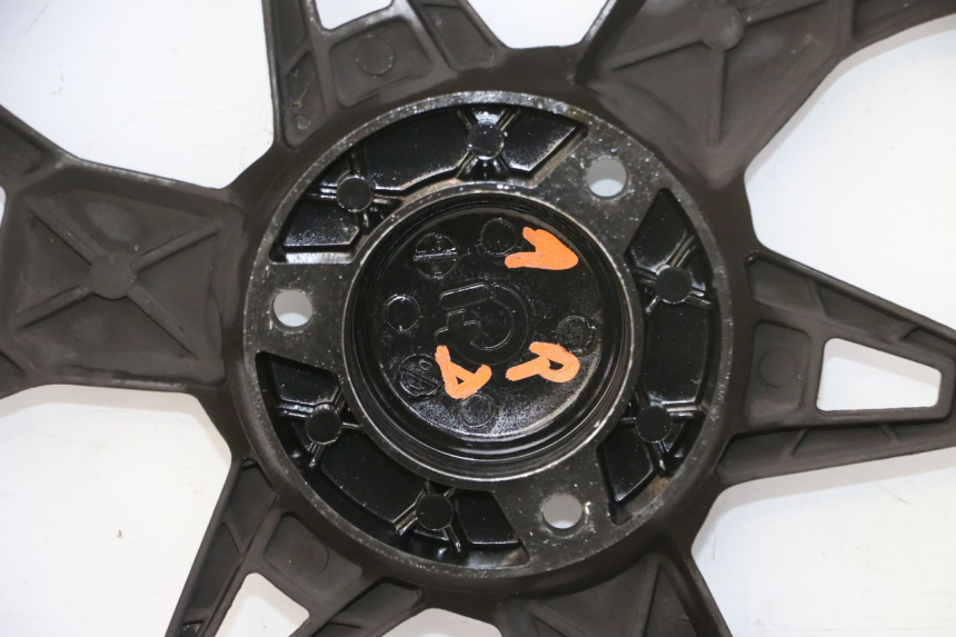 photo de REAR RIM AND TIRE QUADRO 4 4D 350 (2015 - 2018) - Additional view of the item