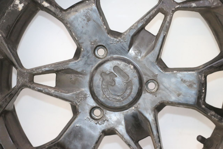 photo de REAR RIM AND TIRE QUADRO 4 4D 350 (2015 - 2018) - High-resolution close-up