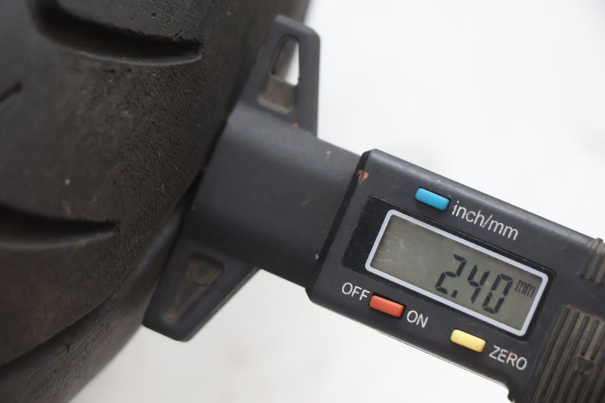 photo de REAR RIM AND TIRE KYMCO AGILITY 4T 50 (2005 - 2018) - Alternative angle