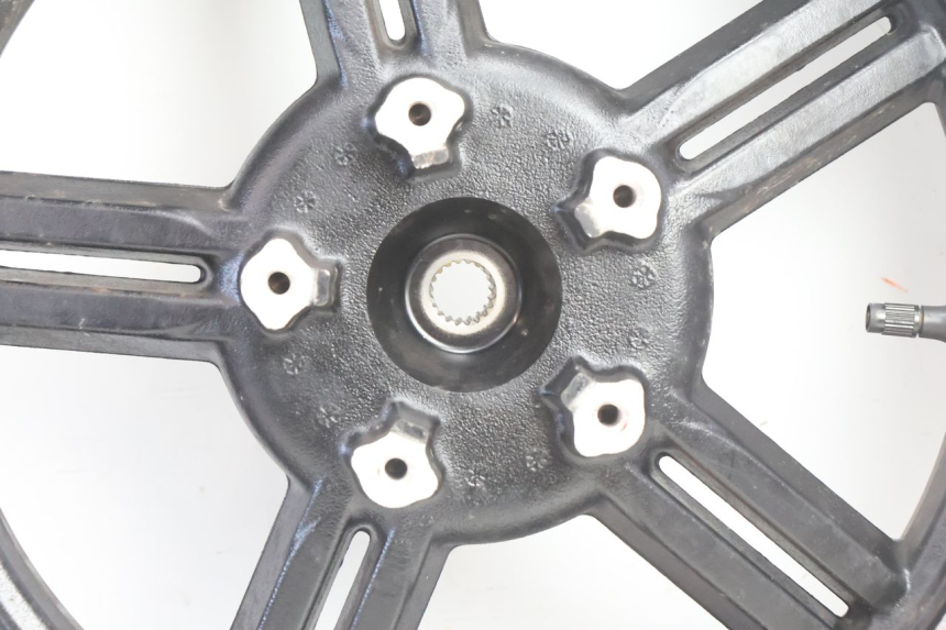 photo de REAR RIM AND TIRE KYMCO AGILITY CITY 16P 125 (2015 - 2024) - Alternative perspective