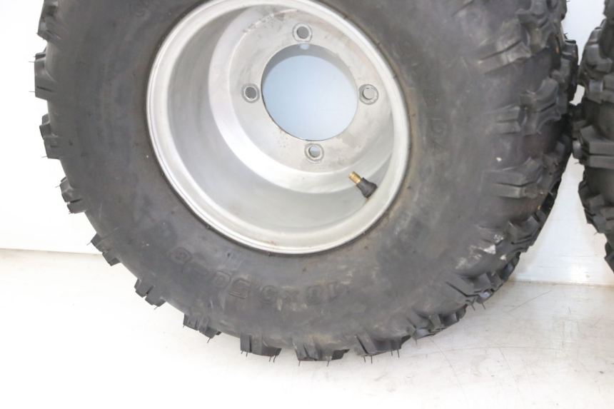 photo de REAR RIM AND TIRE ANGELL ENFANT 1 - Distinctive features