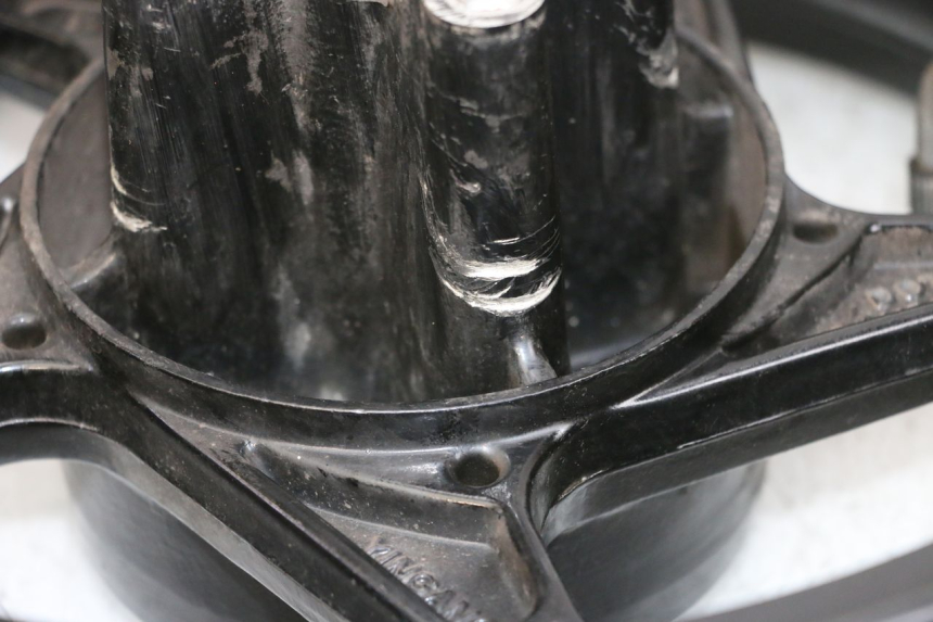 photo de REAR RIM AND TIRE MAG POWER BOMBERS 4T 50 (2016 - 2026) - Fixing points details