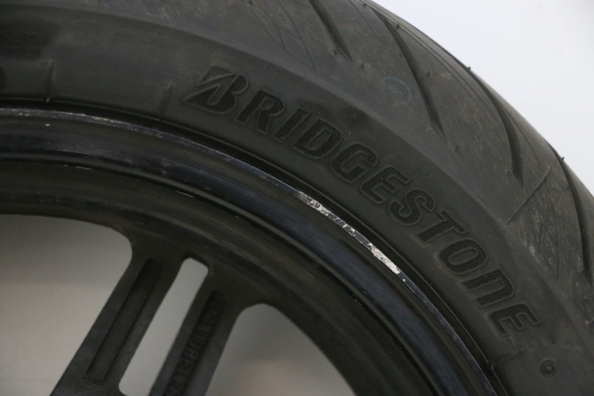 photo de REAR RIM AND TIRE SUZUKI BURGMAN 650 (2013 - 2020) - Detailed visual inspection