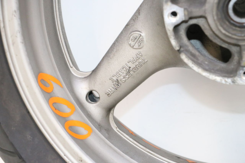 photo de REAR RIM AND TIRE HONDA CB F HORNET 600 (2005 - 2006) - Alternative angle