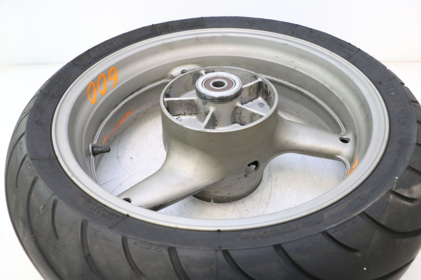photo de REAR RIM AND TIRE HONDA CB F HORNET 600 (2005 - 2006) - Alternative perspective