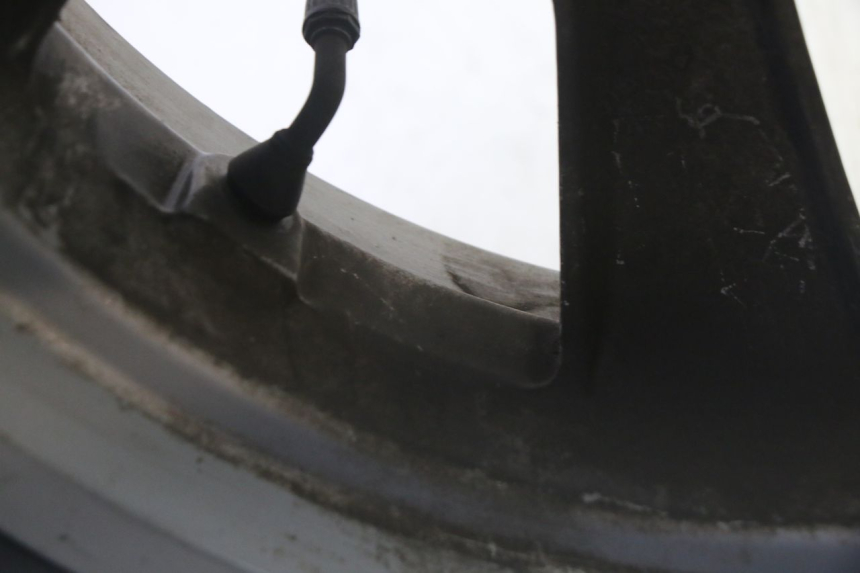 photo de REAR RIM AND TIRE PEUGEOT CITYSTAR 50 (2013 - 2017) - Distinctive features