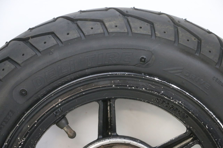 photo de REAR RIM AND TIRE LONGJIA DIGITA 4T 50 (2019 - 2022) - High-resolution close-up