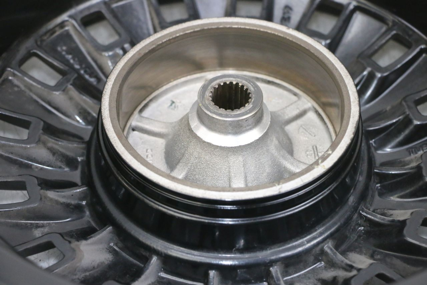 photo de REAR RIM AND TIRE PEUGEOT DJANGO 4T 50 (2014 - 2019) - Fixing points details