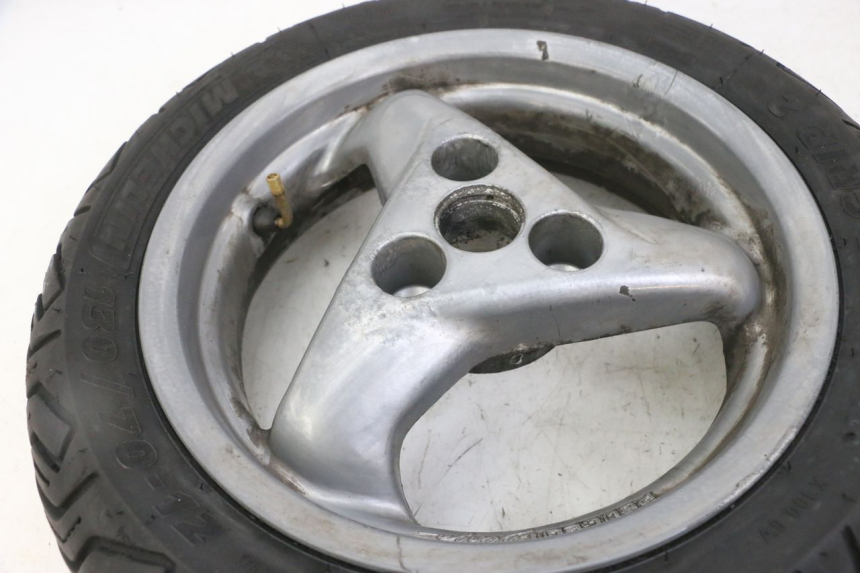 photo de REAR RIM AND TIRE PEUGEOT ELYSTAR 125 (2002 - 2007) - Technical close-up
