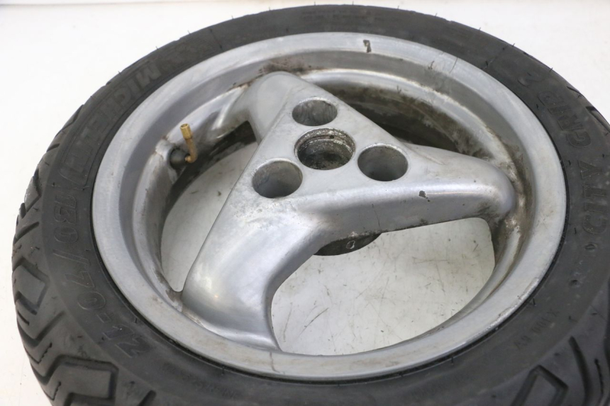 photo de REAR RIM AND TIRE PEUGEOT ELYSTAR 125 (2002 - 2007) - Fixing points details