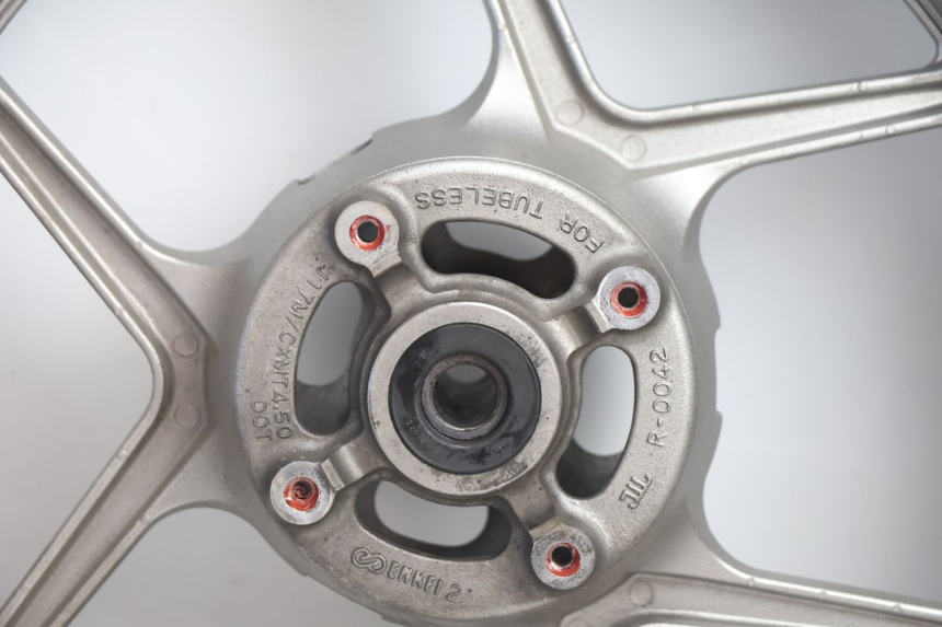 photo de REAR RIM AND TIRE KAWASAKI ER-6 ER6 N 650 (2005 - 2009) - Alternative perspective