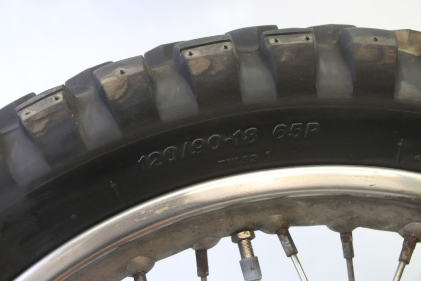 photo de REAR RIM AND TIRE APRILIA ETX 125 (1998 - 2002) - Detailed visual inspection