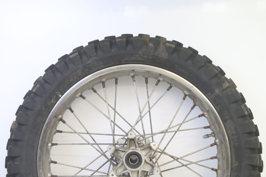 photo de REAR RIM AND TIRE APRILIA ETX 125 (1998 - 2002) - Zoom on usage condition