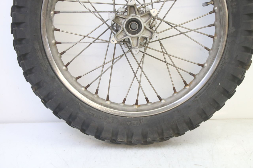photo de REAR RIM AND TIRE APRILIA ETX 125 (1998 - 2002) - Alternative perspective