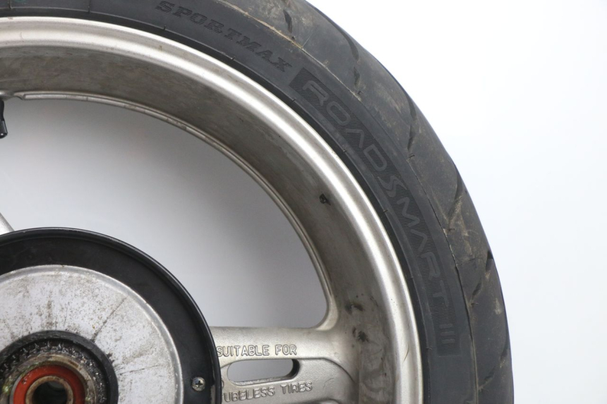 photo de REAR RIM AND TIRE YAMAHA FJR 1300 (2001 - 2005) - Additional view of the item