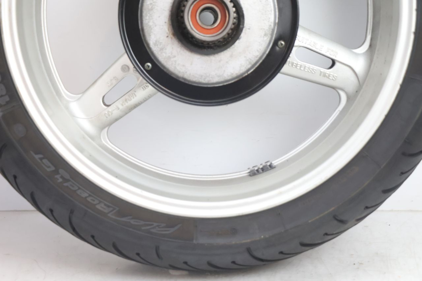 photo de REAR RIM AND TIRE YAMAHA FJR 1300 (2001 - 2005) - Zoom on usage condition