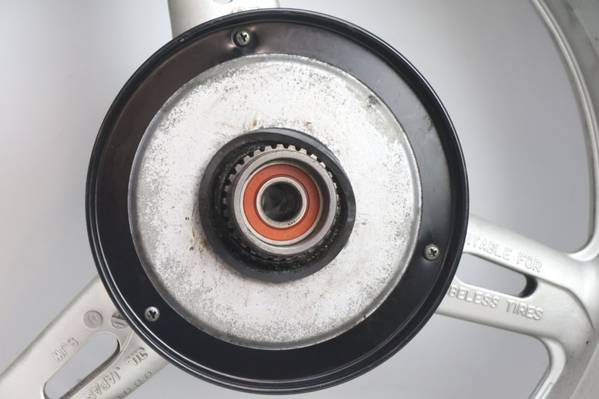 photo de REAR RIM AND TIRE YAMAHA FJR 1300 (2001 - 2005) - Alternative perspective