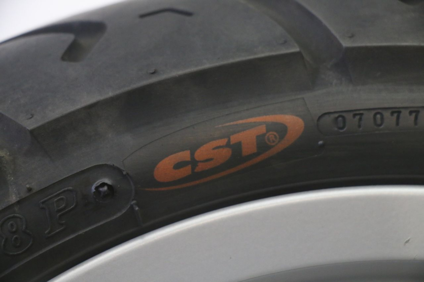 photo de REAR RIM AND TIRE PIAGGIO FLY 2T 50 (2004 - 2017) - High-resolution close-up