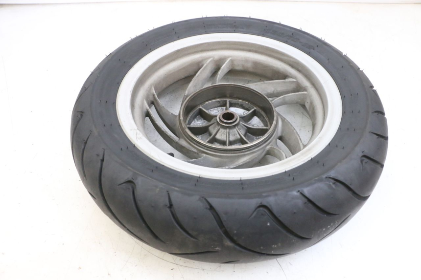 photo de REAR RIM AND TIRE PIAGGIO FLY 4T 50 (2013 - 2017) - Technical close-up